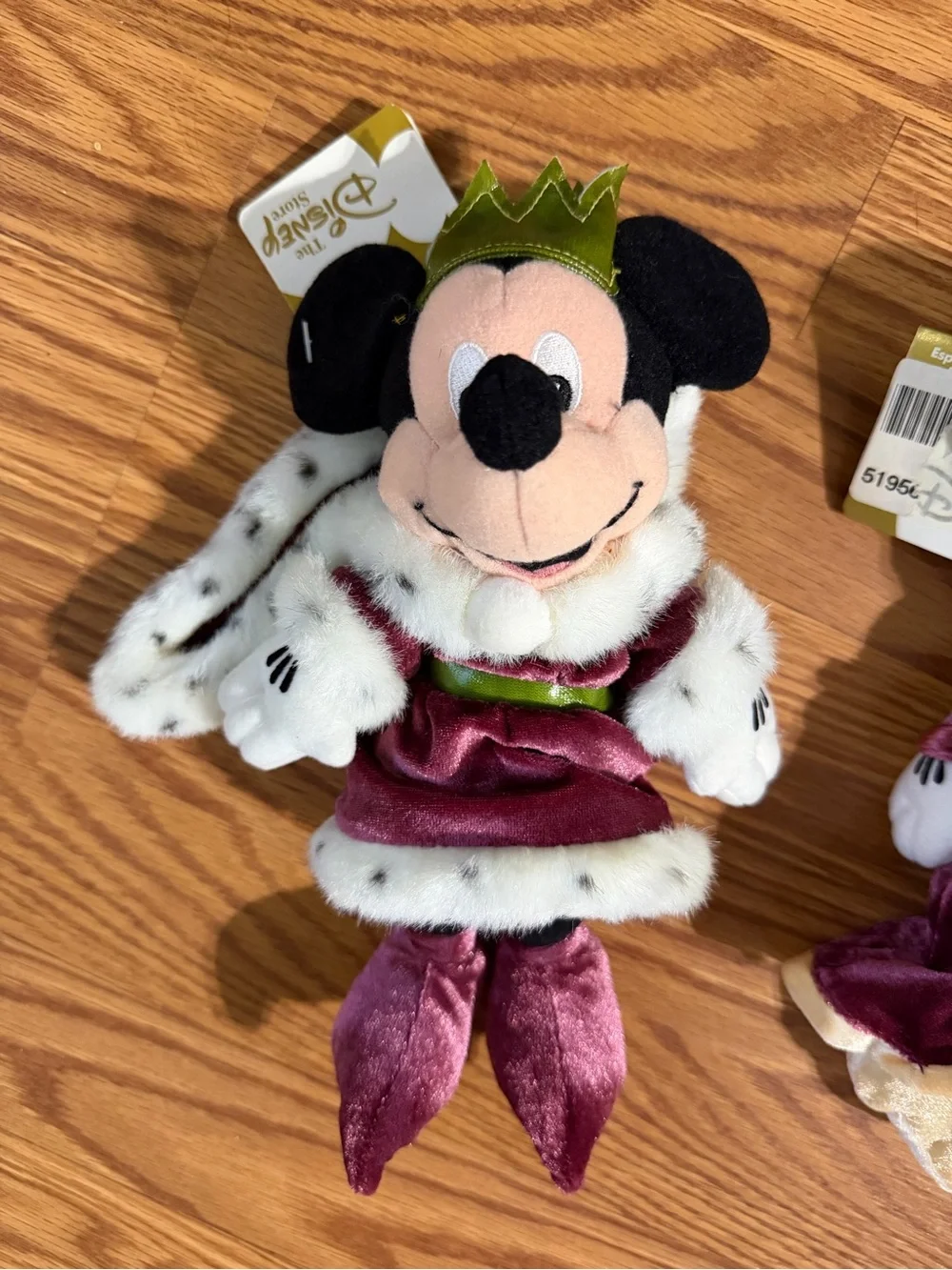 Vintage Disney Store King Arthur Mickey & Guinevere Minnie 8